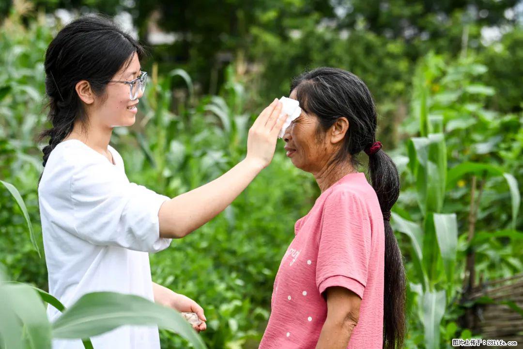 全网追的“扁担女孩”，找了一份暑假工，时薪12元 - 黔南生活资讯 - 黔南28生活网 qn.28life.com